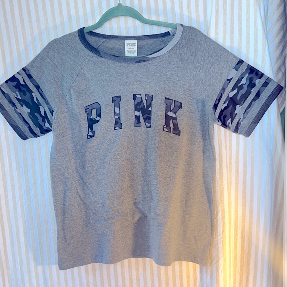 Womans Gray Tee Shirt with elbow length camo short sleeves